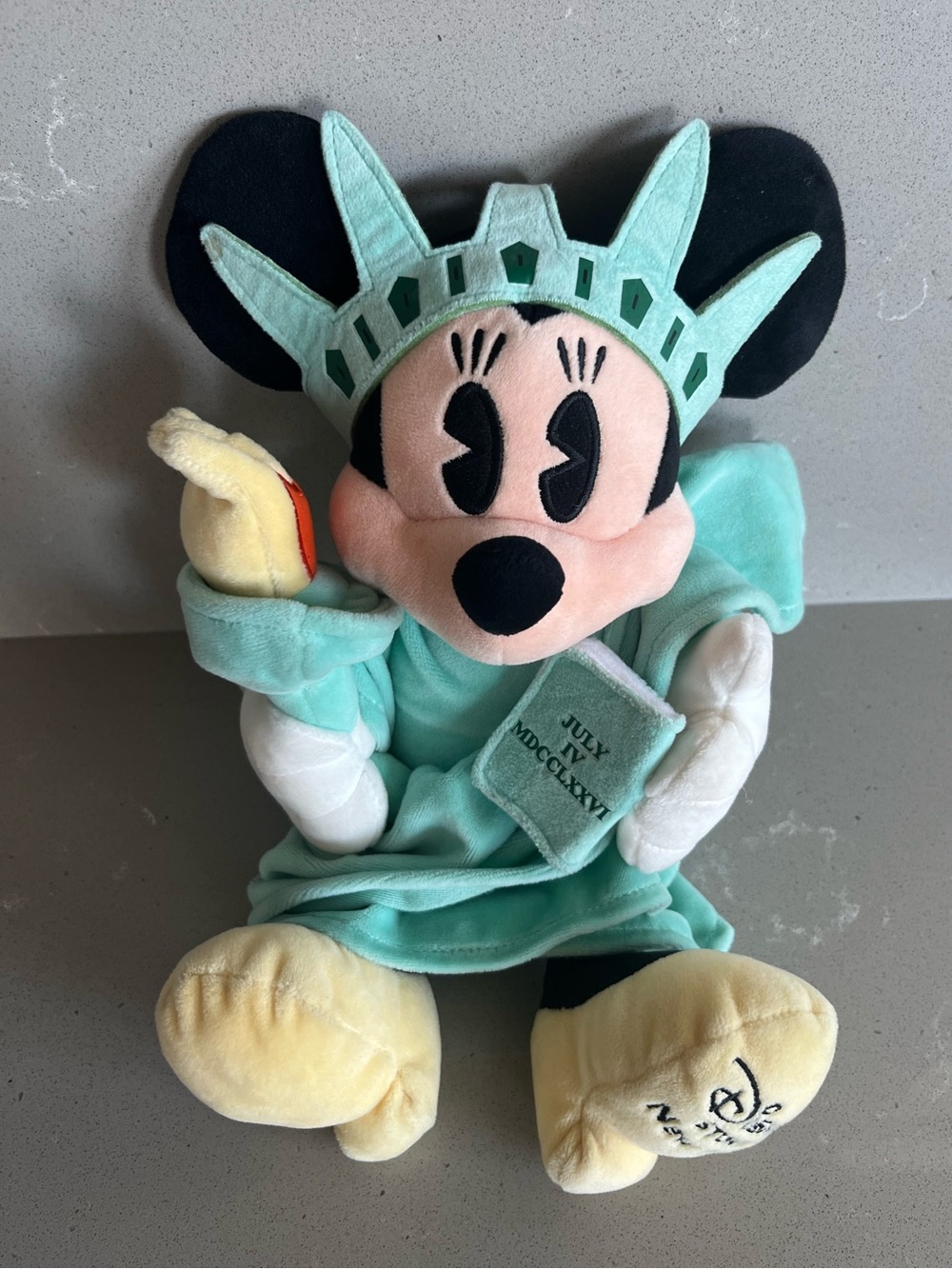 Disney Store Statue of Liberty Minnie Mouse 18" Plush Green Toga New York City